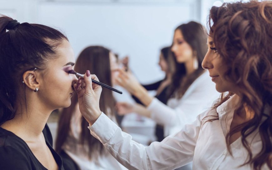 BENEFITS OF MAKEUP COURSES IN DELHI