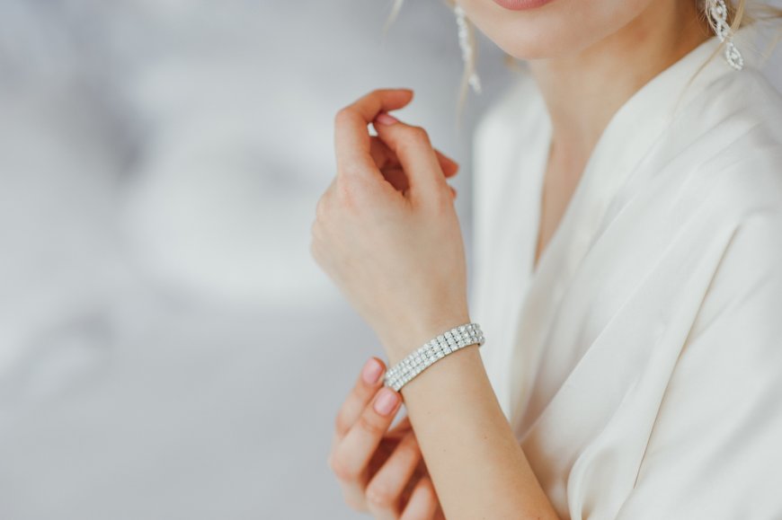 Dazzling Adornments: Navigating the World of Diamond Bracelets for Women in Dubai