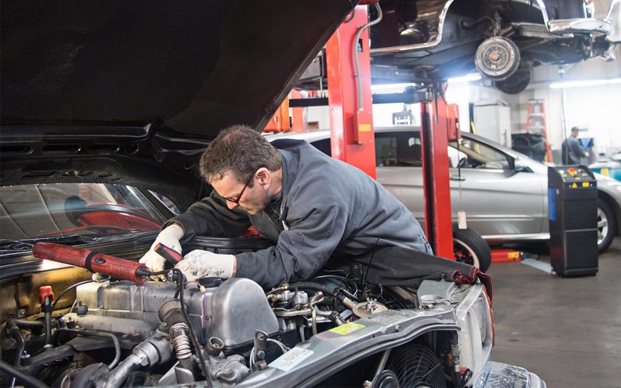 5 Strategies for Maximizing Revenue with Auto Repair Invoicing Software