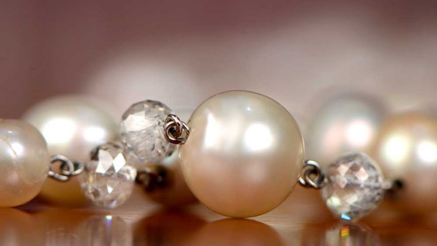 A Comprehensive Comparison: Saltwater and Freshwater Pearls