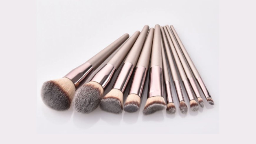 What Are the Benefits of Buying a Complete Makeup Brush Kit Online?