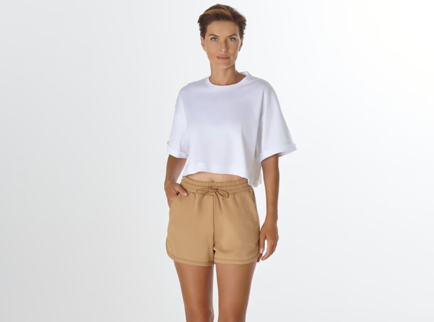 Komfort trifft auf Stil: Entdecken Sie die Premium-Shorts und Hoodies aus Baumwolle von CosySunday für Damen