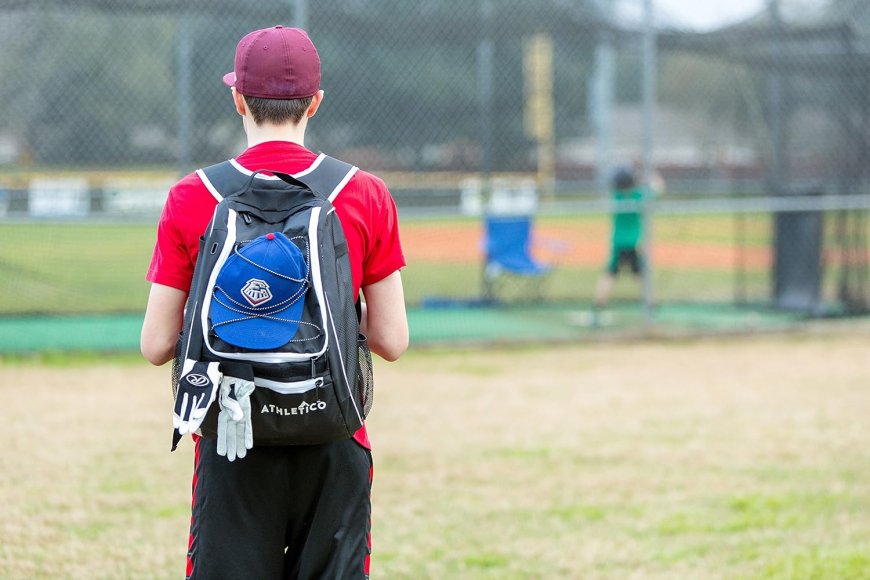 What to Consider When Buying a Baseball Bag or Bat Bag?