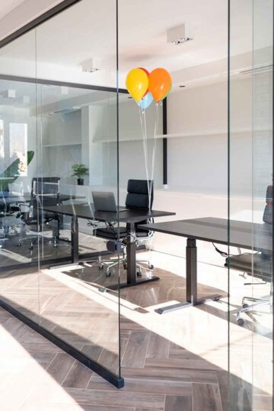 The Benefits of Choosing Office Glass Partitions in Modern Workspaces