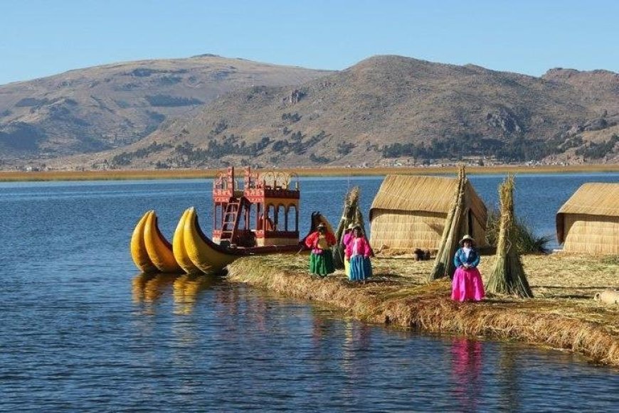 The Floating Islands of Lake Titicaca: A Captivating Natural Wonder