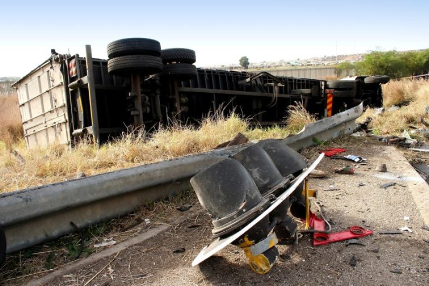 How a Tractor-Trailer Accident Injury Attorney Can Help You?