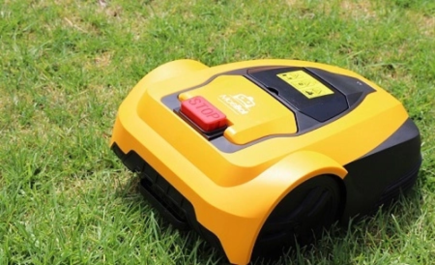 Are Robot Lawn Mowers Safe to Use Around Pets and Children?