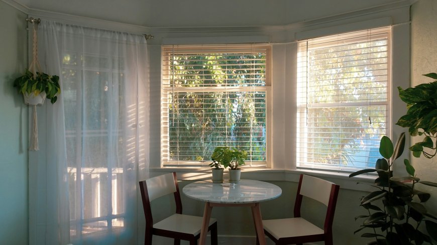 Minimalist Living: Simplifying with Roller Curtain Blinds