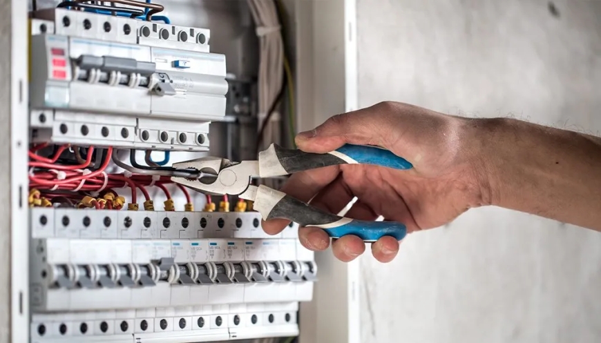 Tips for Finding a Reliable Electrician Near Me